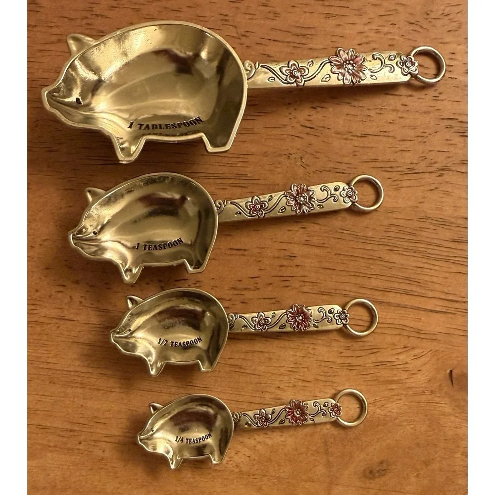 Ganz 4-Piece Measuring Spoons Set, Farmhouse Pigs with one size, Silver, Pink